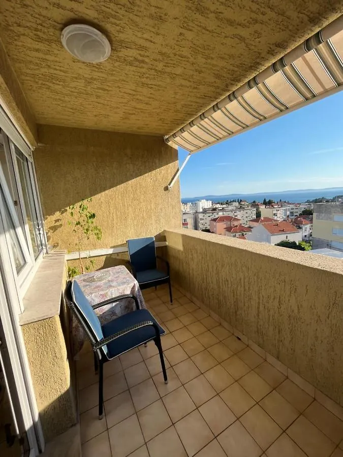 Sunny Corner Apartment Split